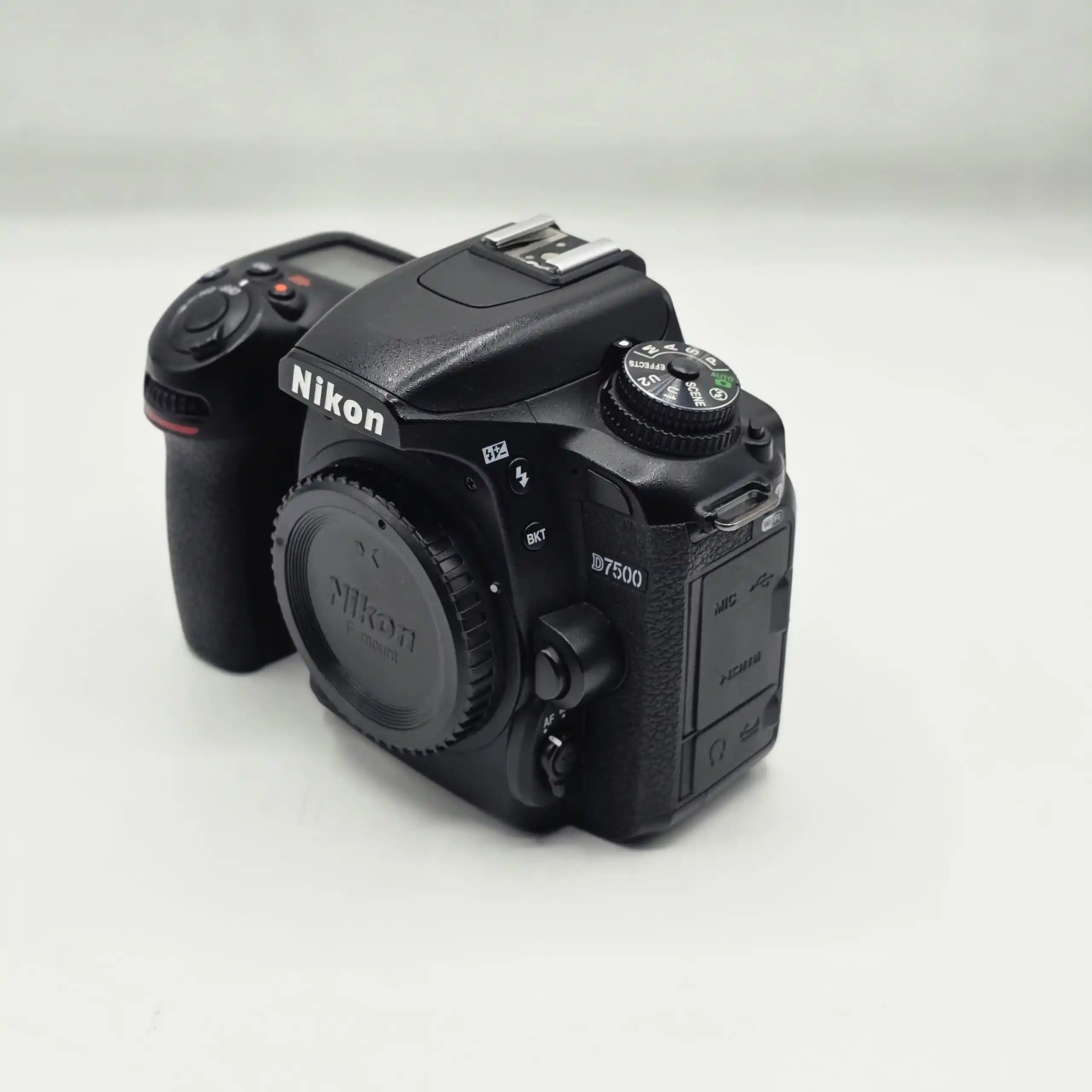 دوربین حرفه‌ای نیکون | Nikon D7500 Body دست دو