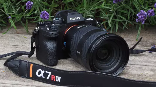 sony alpha 7r4