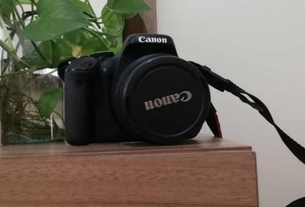 دوربین عکاسی -canon 600D دست دو