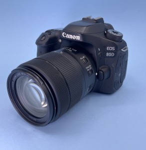 Canon 80D+18-135 usm دست دو