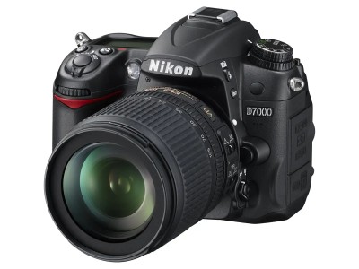 Nikon D7000 + 18-105mm دست دو