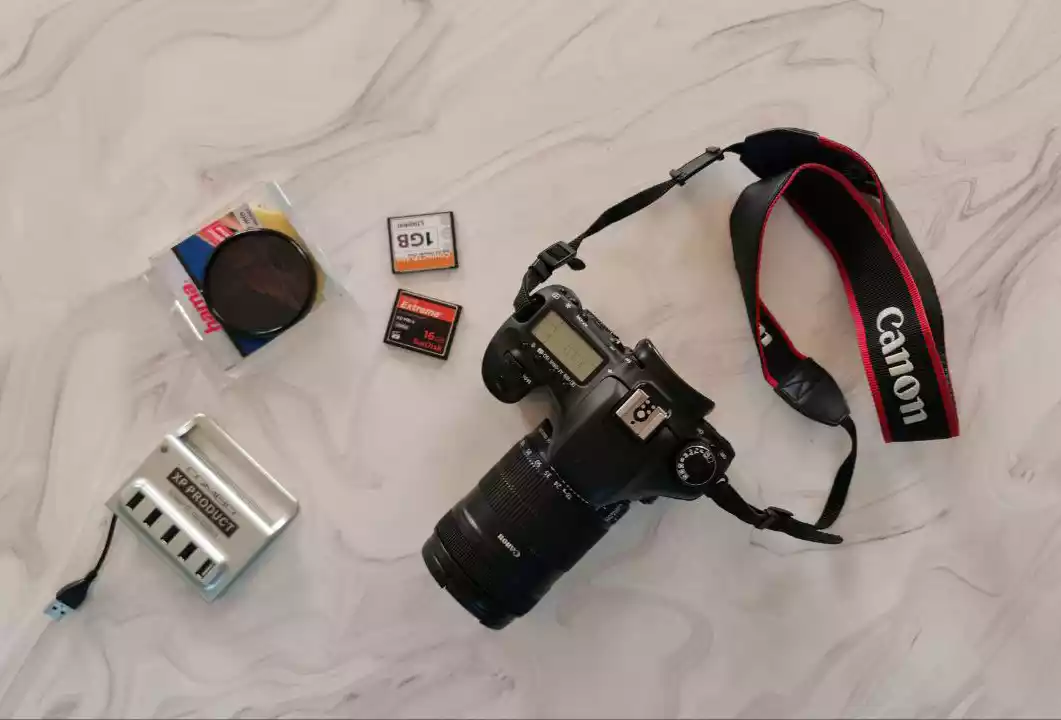 دوربین canon 7D با لنز 18-135 دست دو