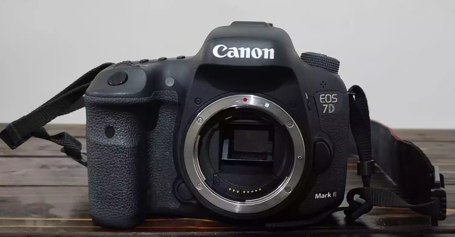 دوربین کنون 7d mark ii در حد نو دست دو