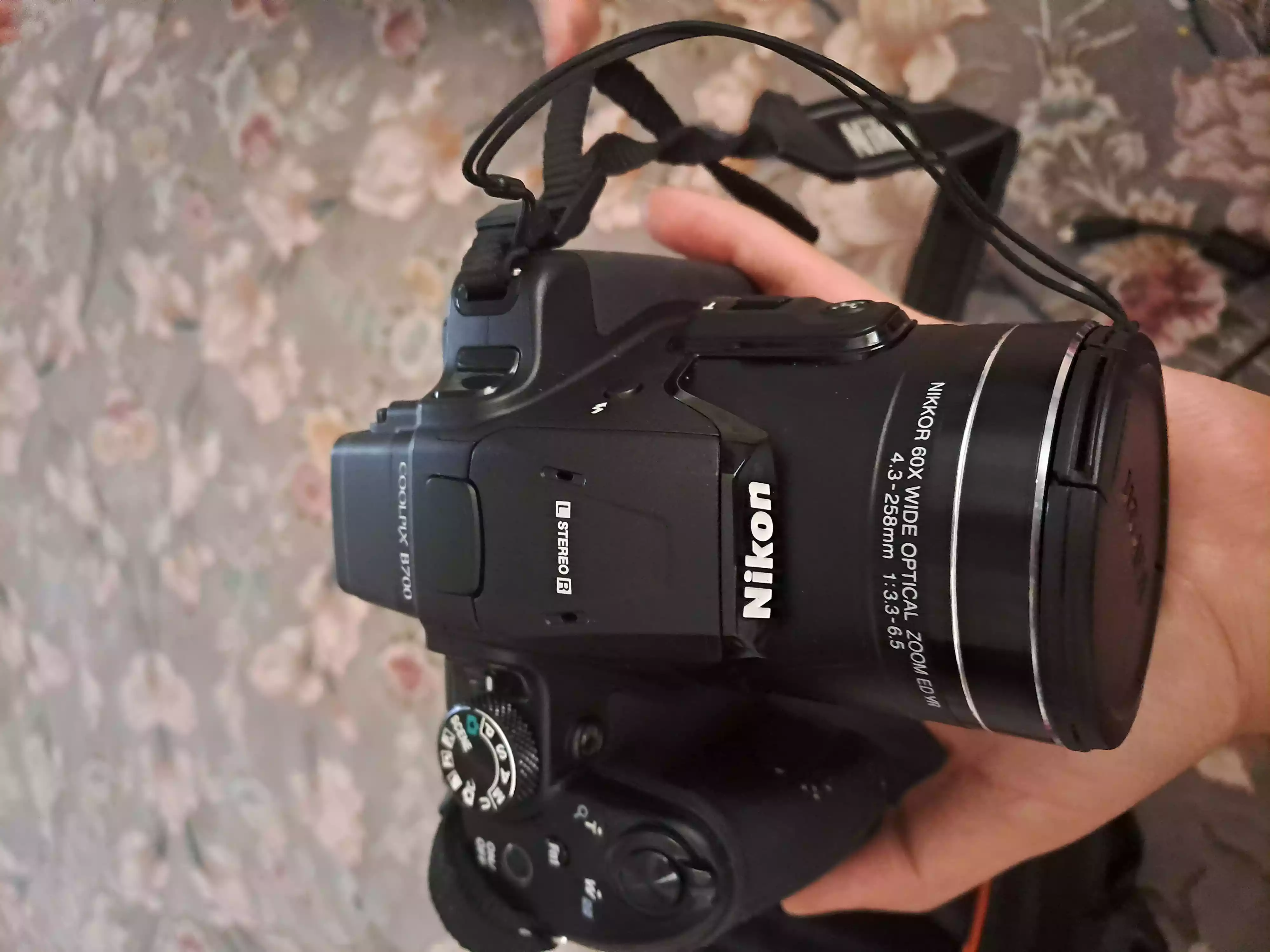 دوربین نیکون b700 دست دو