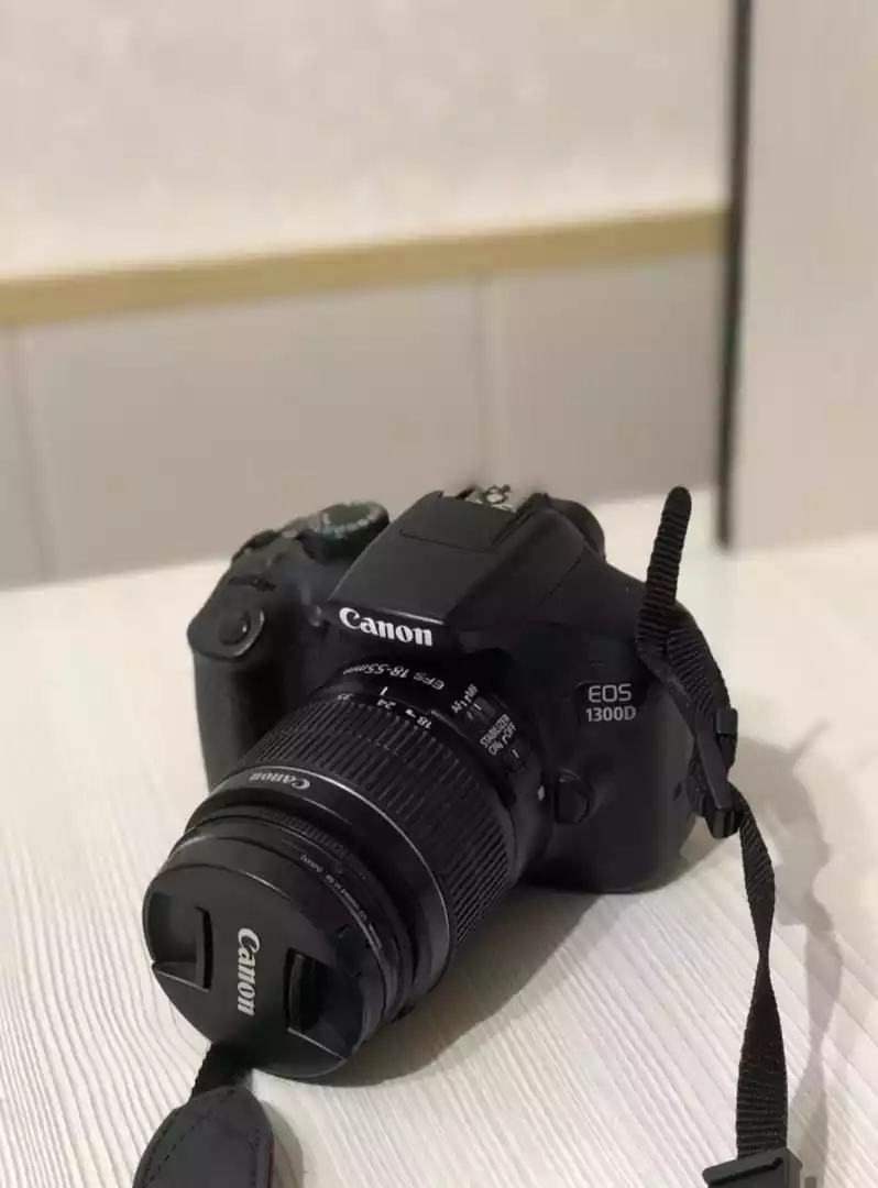 دوربین کانن 1300d دست دو