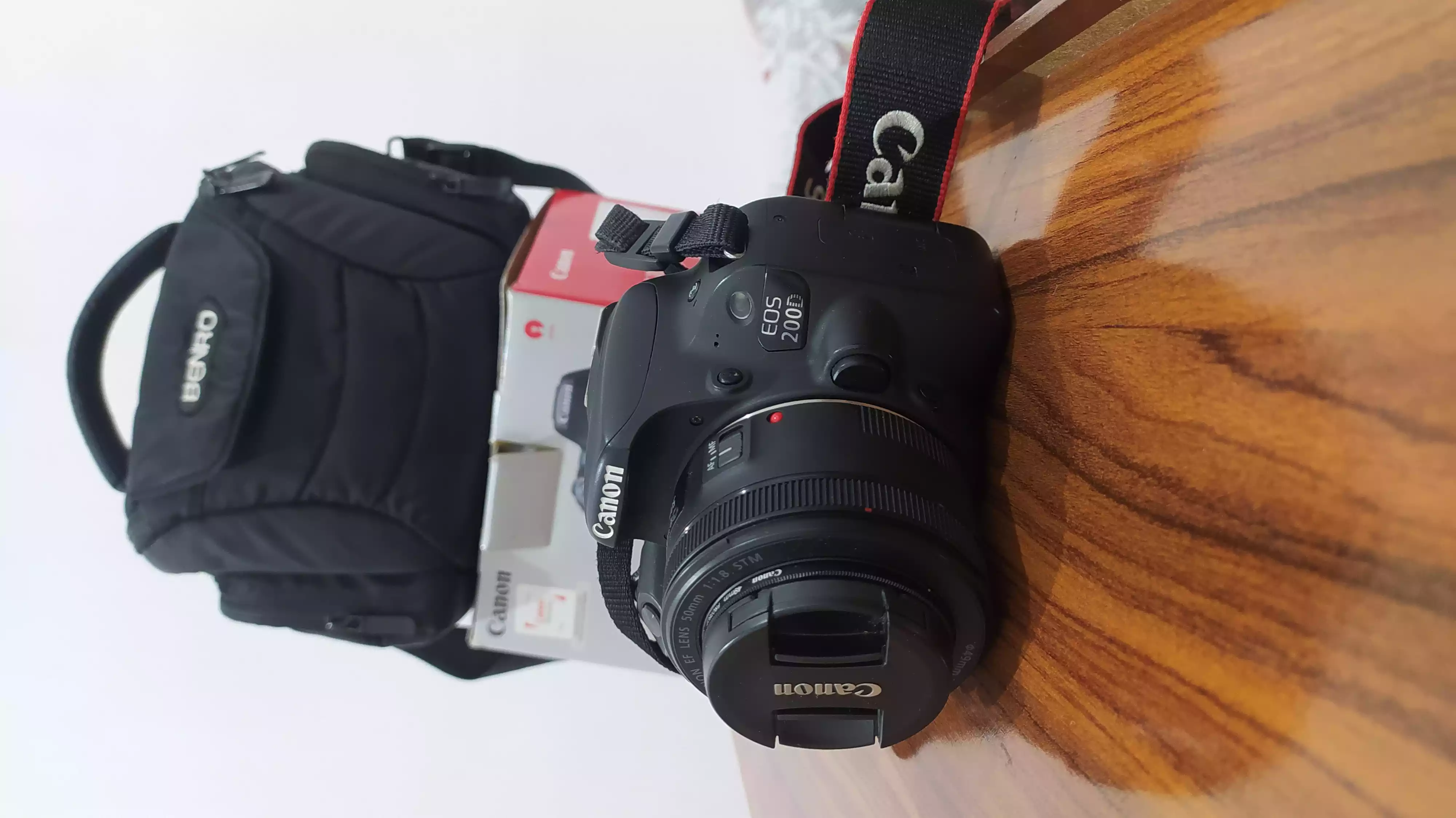 دوربین canon 200d +50mm f1.8 دست دو