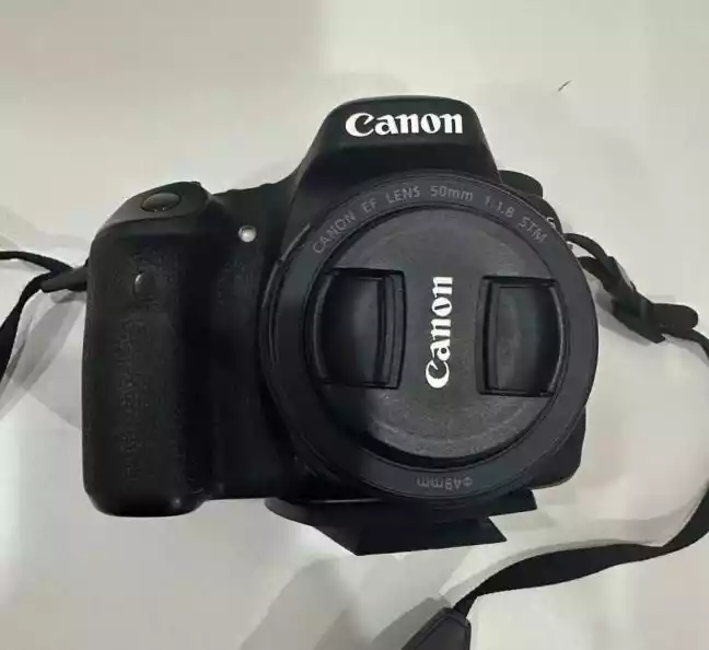 دوربین کنون ۸٠D دست دو