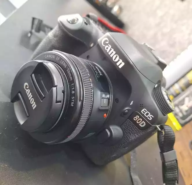 CANON 80D دست دو