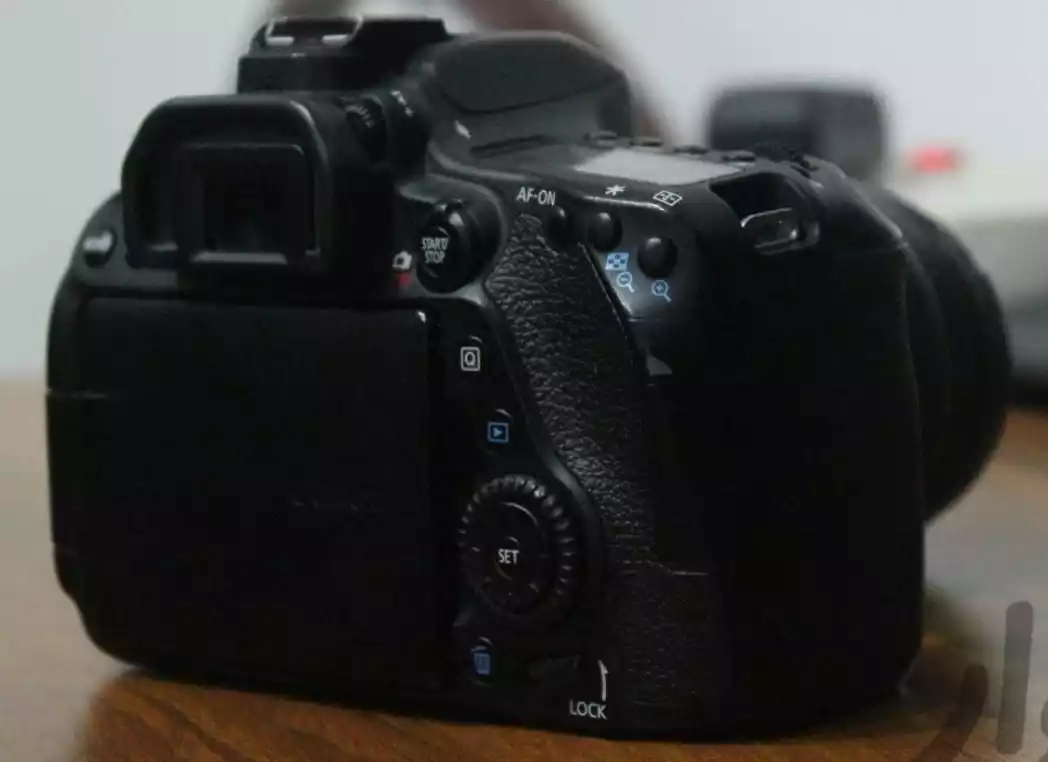دوربین 80d canon دست دو