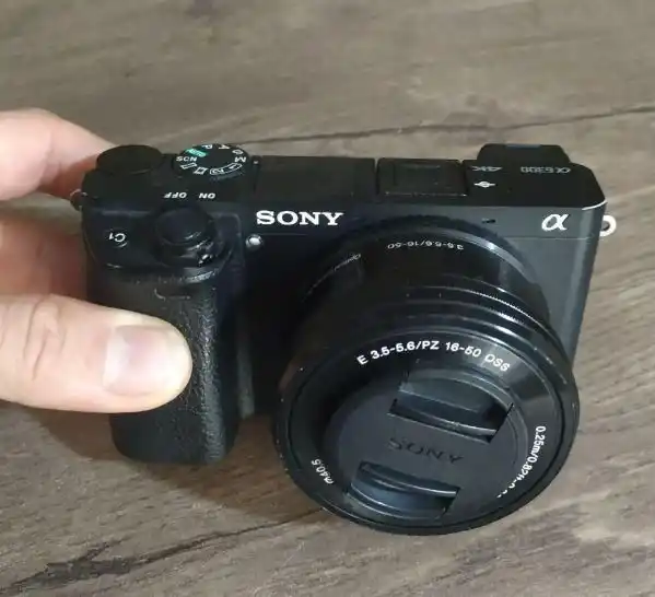 دوربین سونی a6300 دست دو