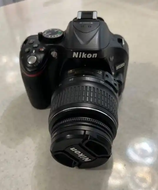 دوربین نیکون D5200 با لنز ۱۸-۵۵ دست دو