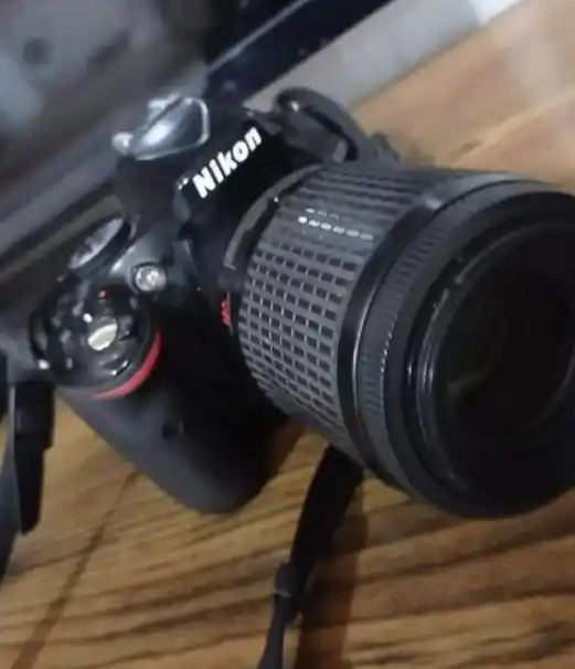 nikon D5200 نیکونD5200 بالنز 55-200 دست دو