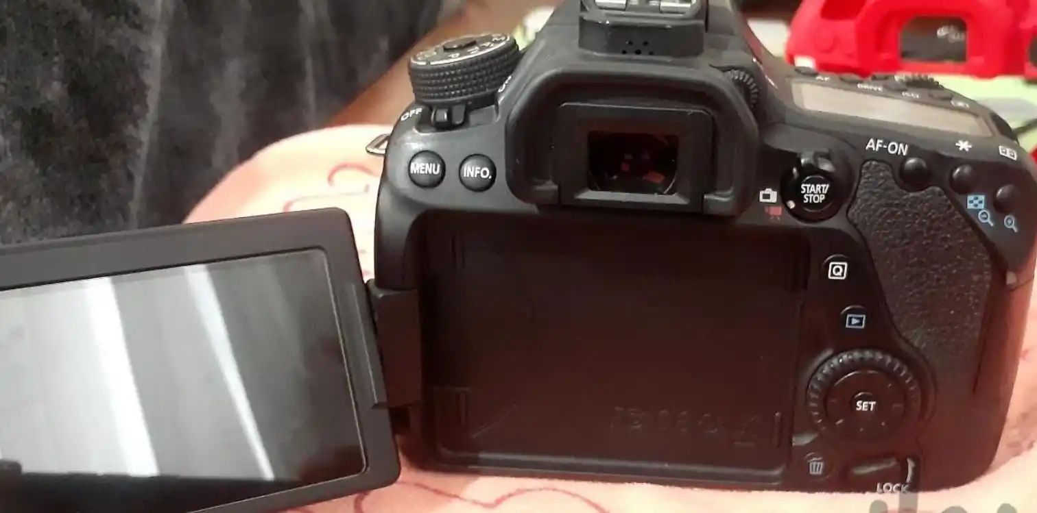 Canon Eos 80D دست دو