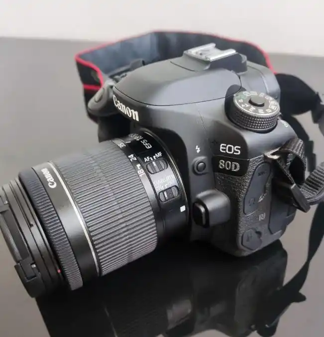 دوربین عکاسی canon80 D دست دو