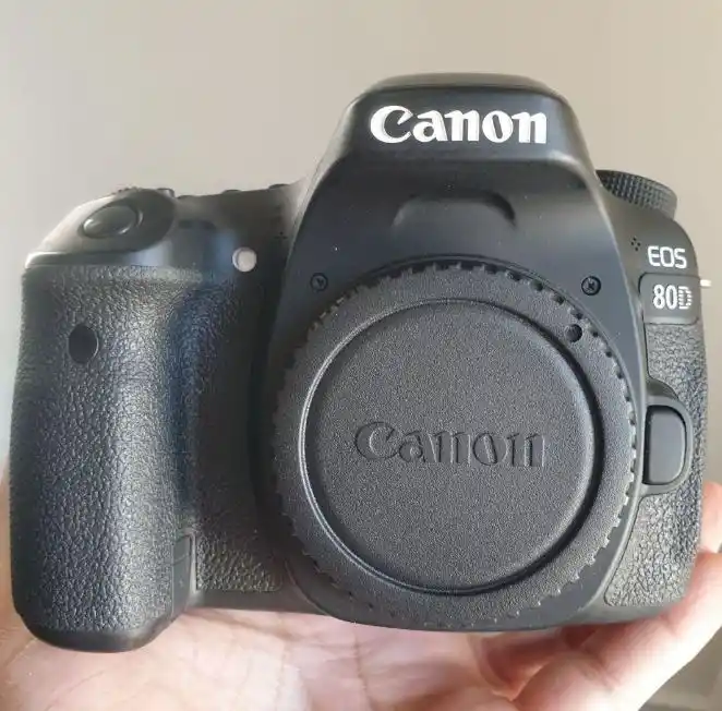 دوربین 80D Canon body دست دو