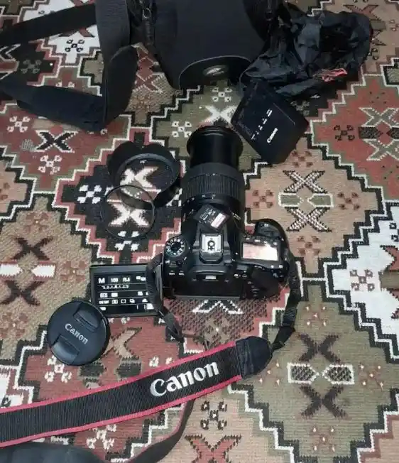 دوربین کنون 80d دست دو