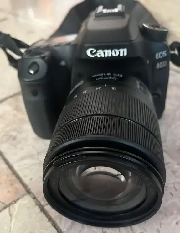 دوربین حرفه ای 80D دست دو