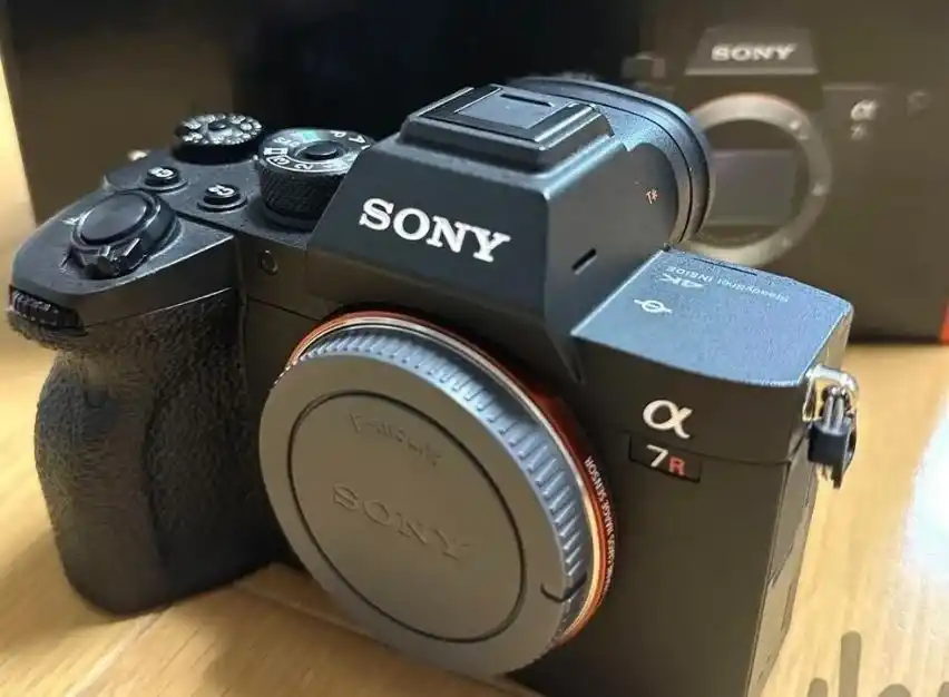 دوربین سونی a7r iv دست دو