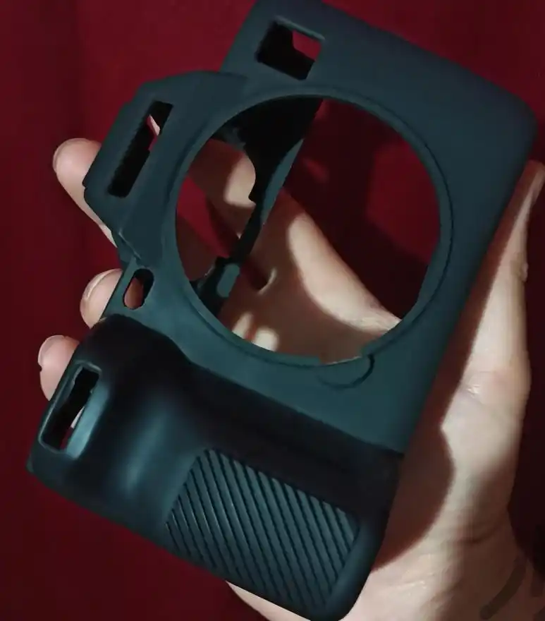 کاور اصلی سیلیکونی دوربین سونی cover a7iv دست دو