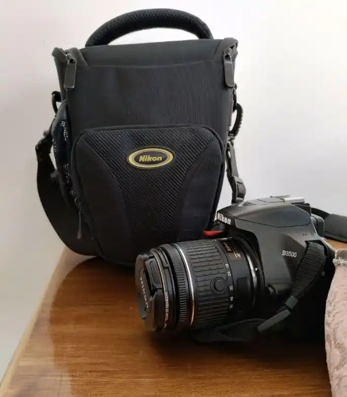 دوربین نیکون d3500 دست دو