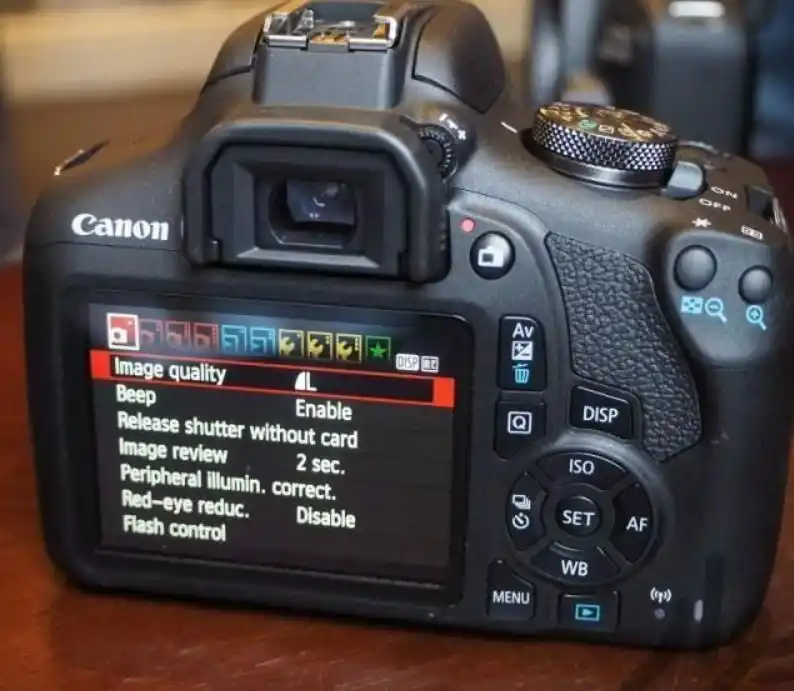 Canon 2000D دست دو