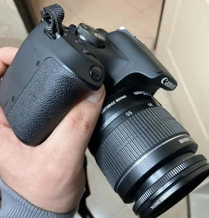 دوربین عکاسی کنون 2000d دست دو