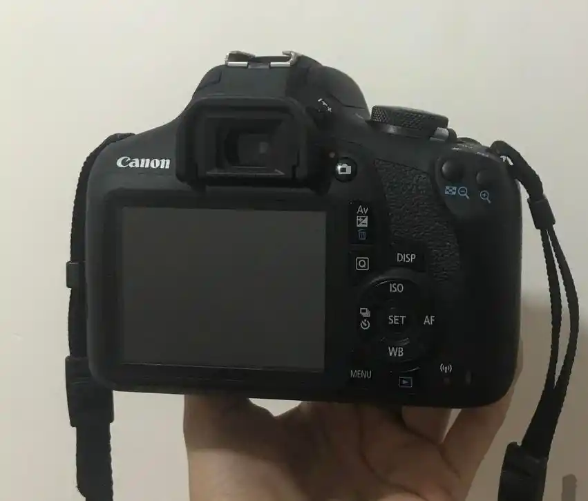 دوربین کنون 2000 D دست دو