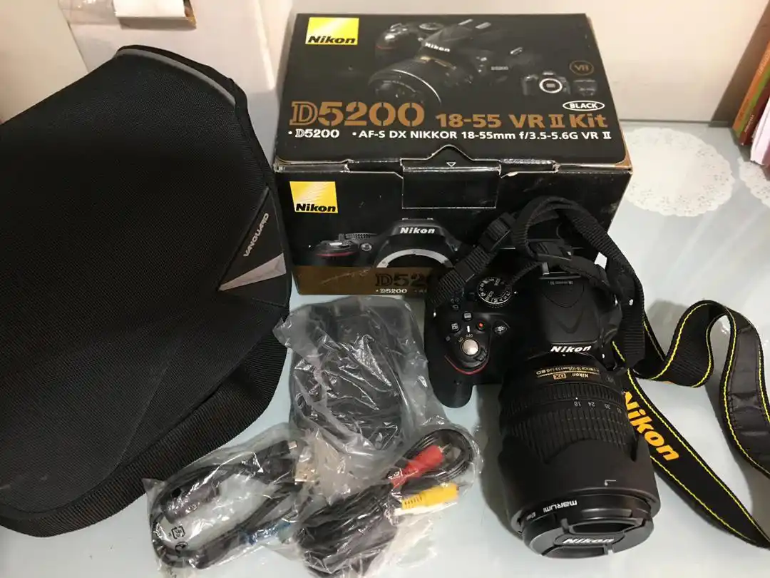 دوربین نیکون D5200 با لوازم جانبی دست دو