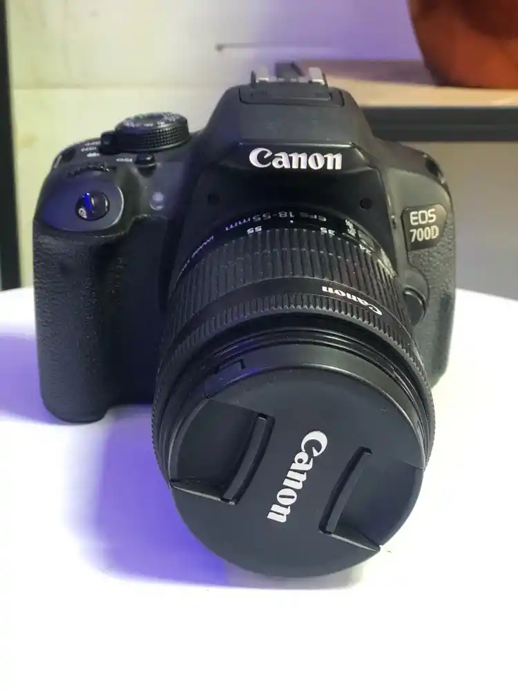 canon 700D + 18-55mm دست دو