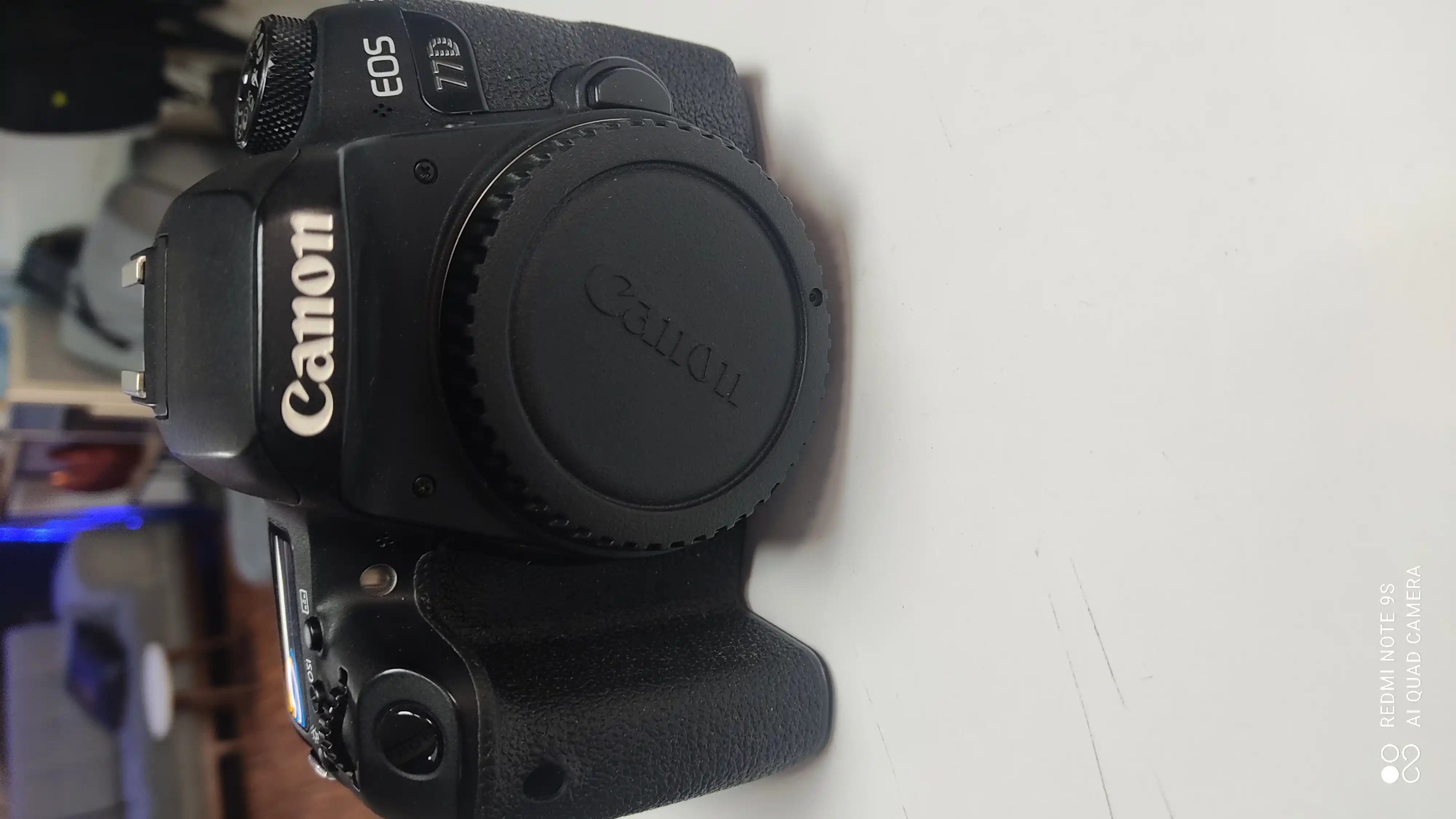 Canon77D دست دو
