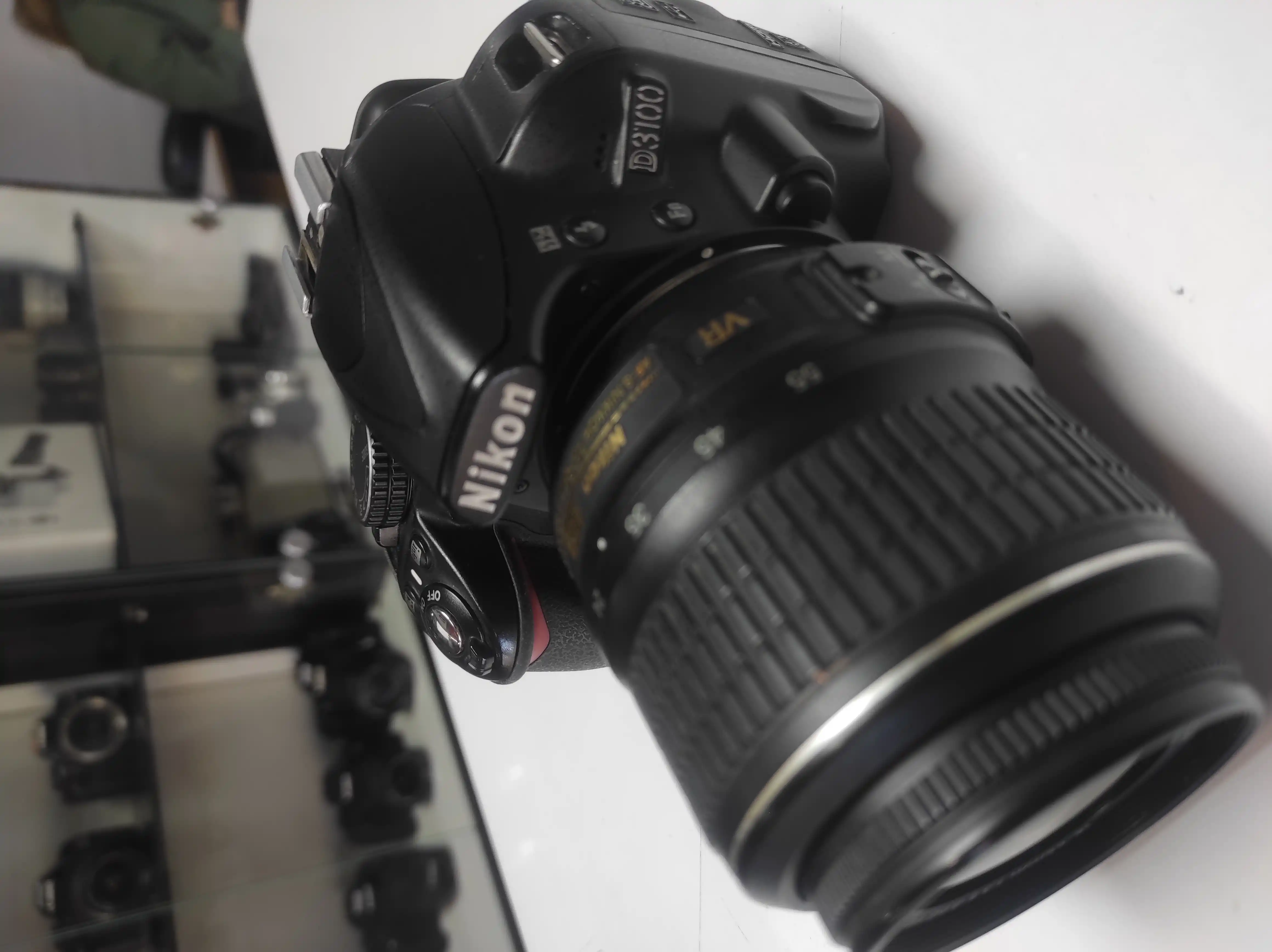 Nikon D3100+18.55 دست دو