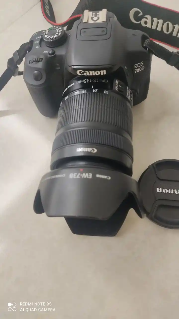 Canon700D +18.135 دست دو
