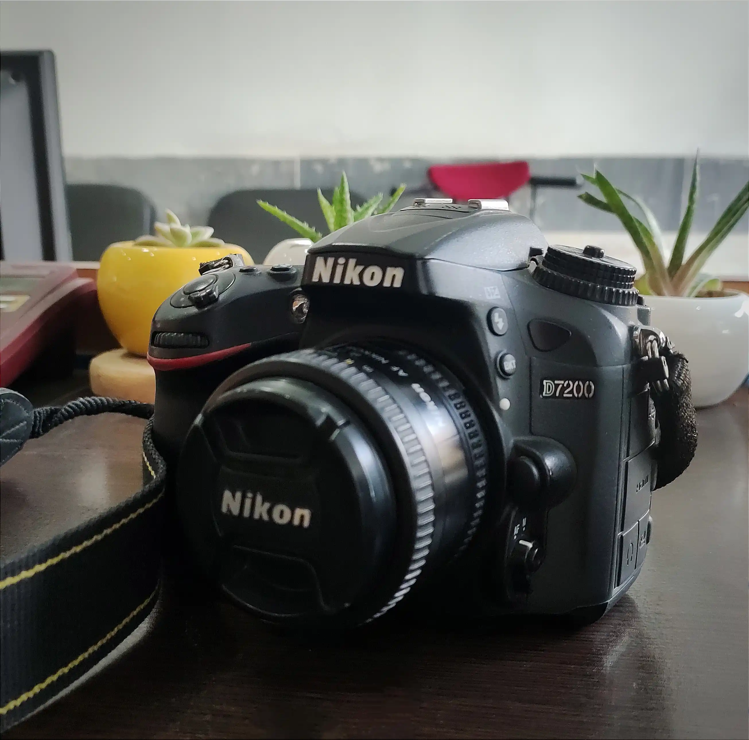 دوربین عکاسی در حد حرفه ای با لنز دست دو