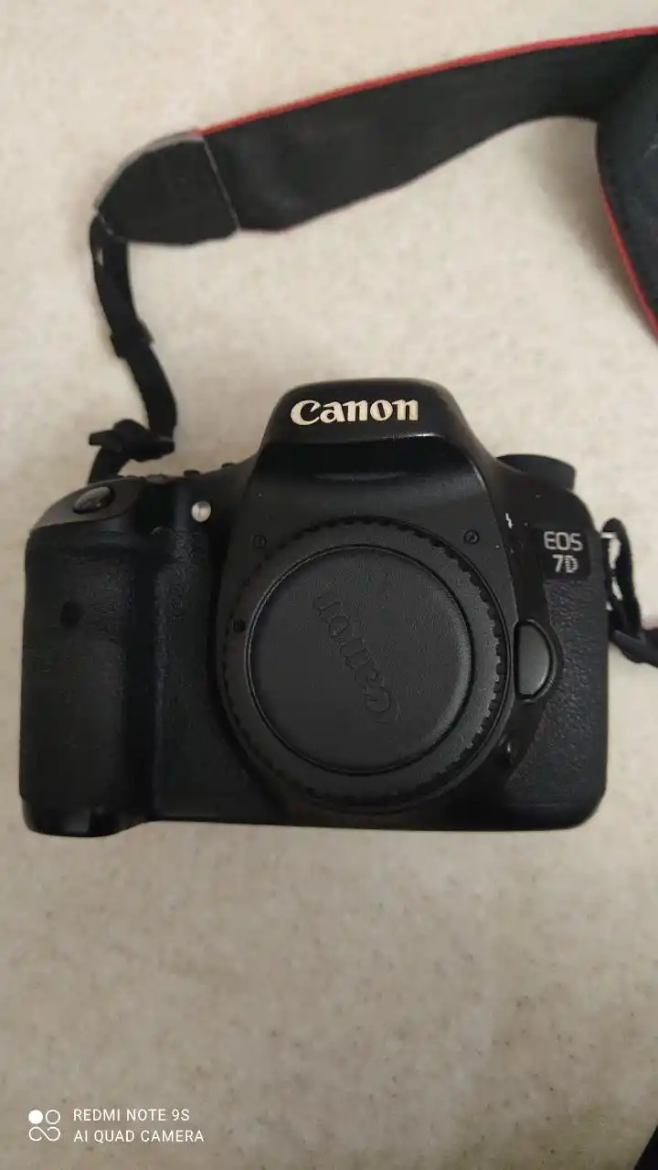 Canon 7D دست دو