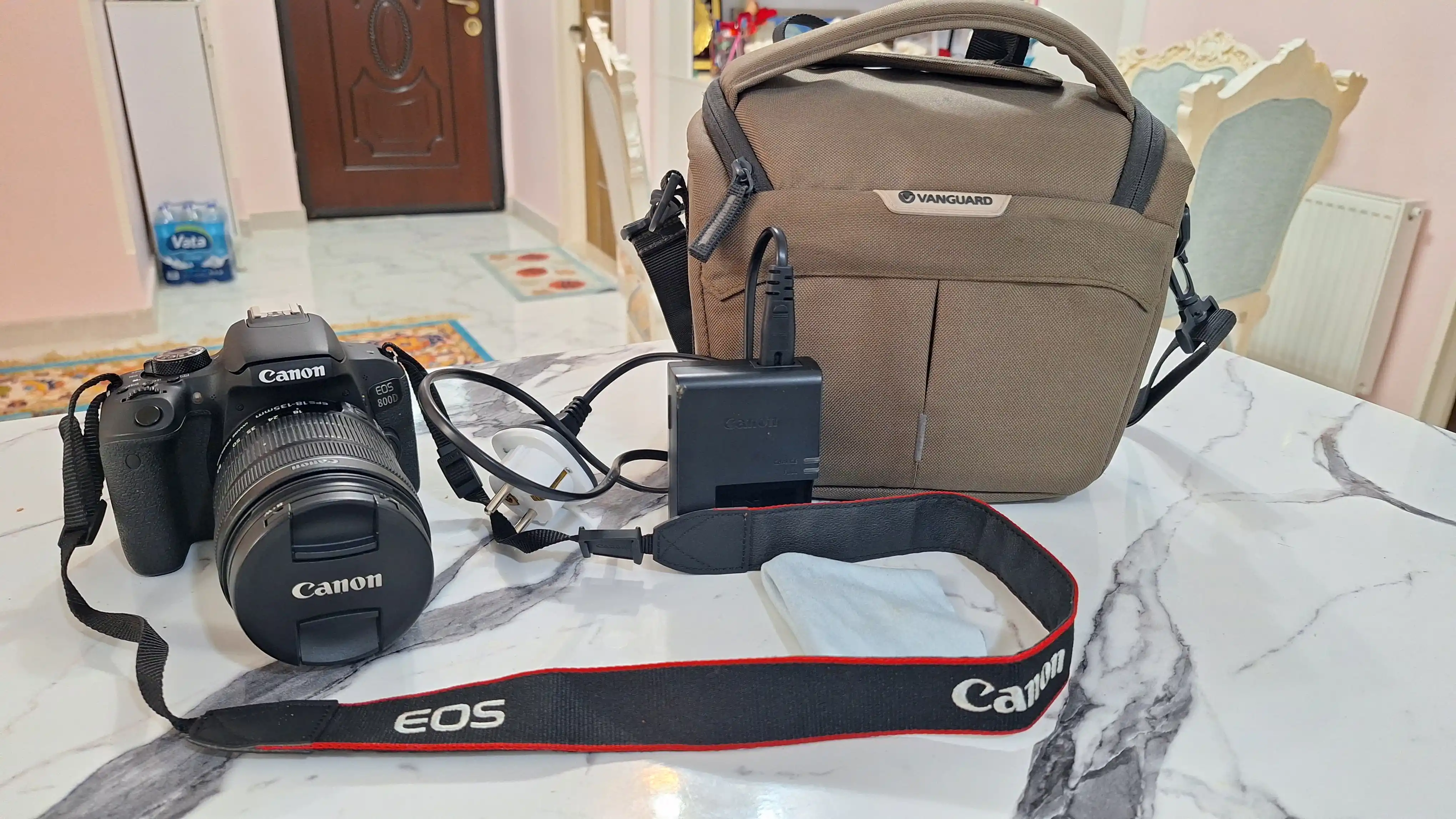 دوربین عکاسی canon800D با لنز 135-18 دست دو