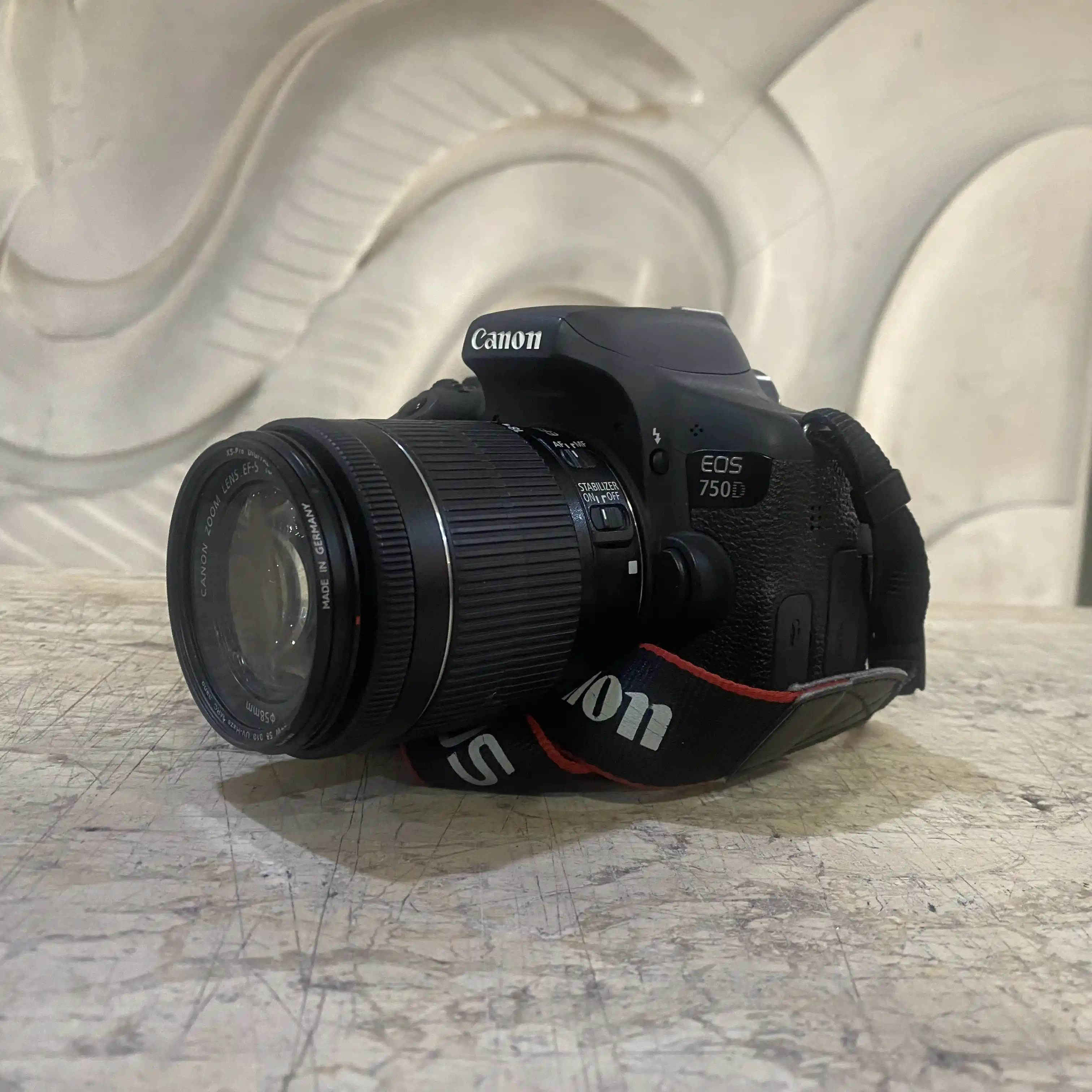 دوربین 750d با لنز ۱۸-۵۵ دست دو