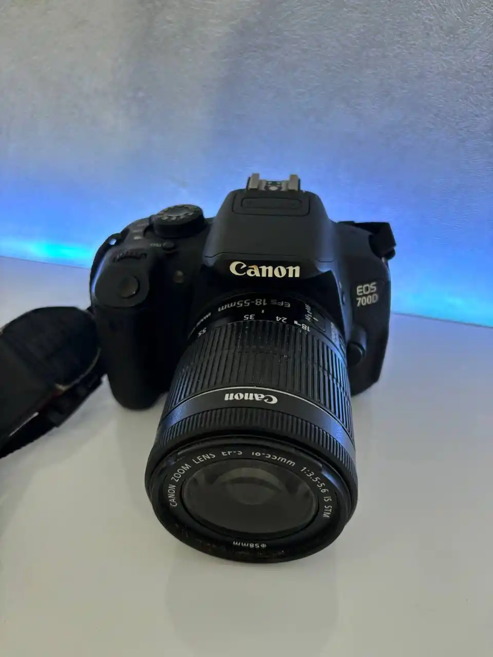 دوربین عکاسی و فیلمبرداری 700D دست دو