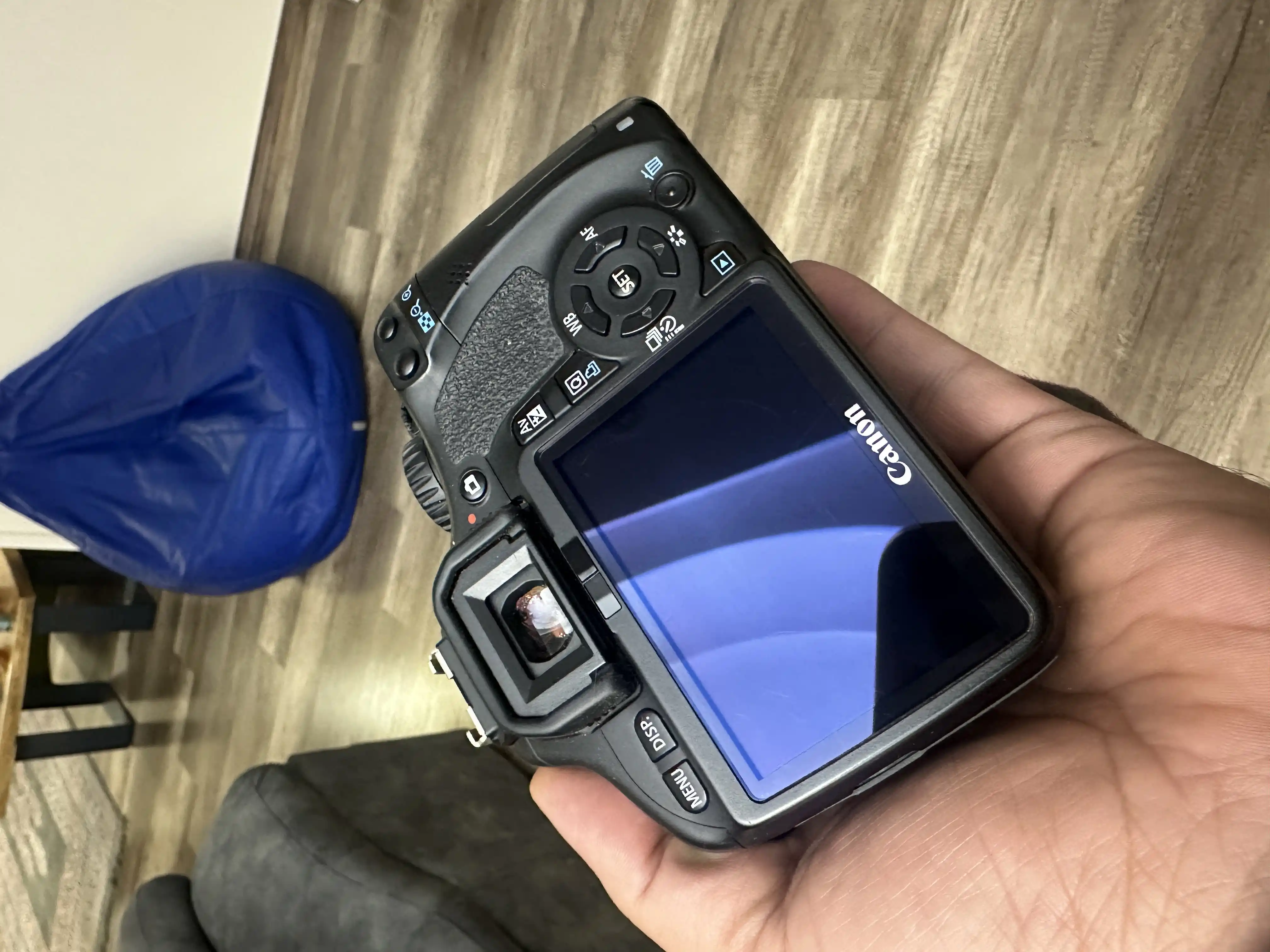 دوربین کانن D550 در حد نو دست دو