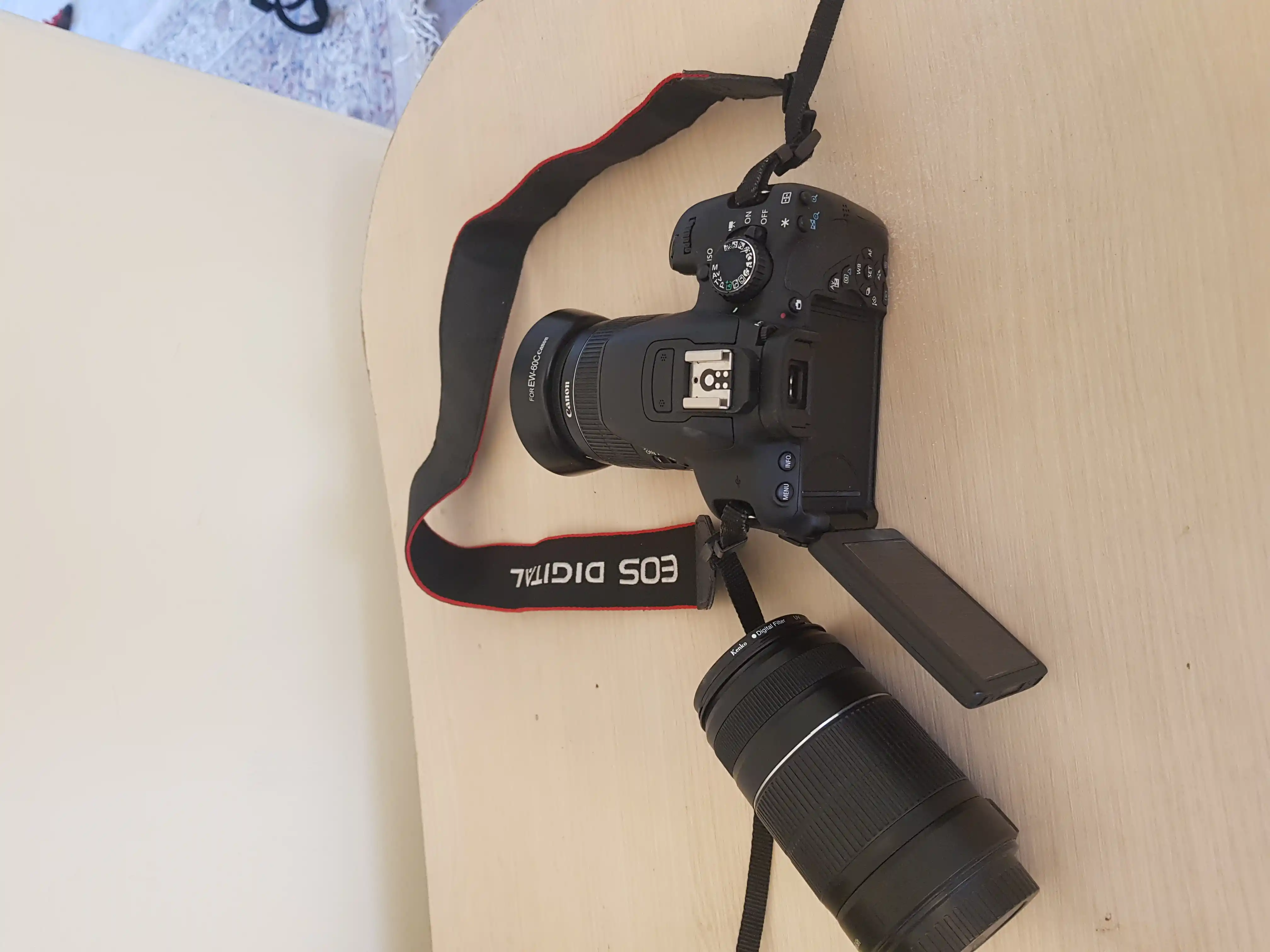 دوربین کنون 650D دست دو