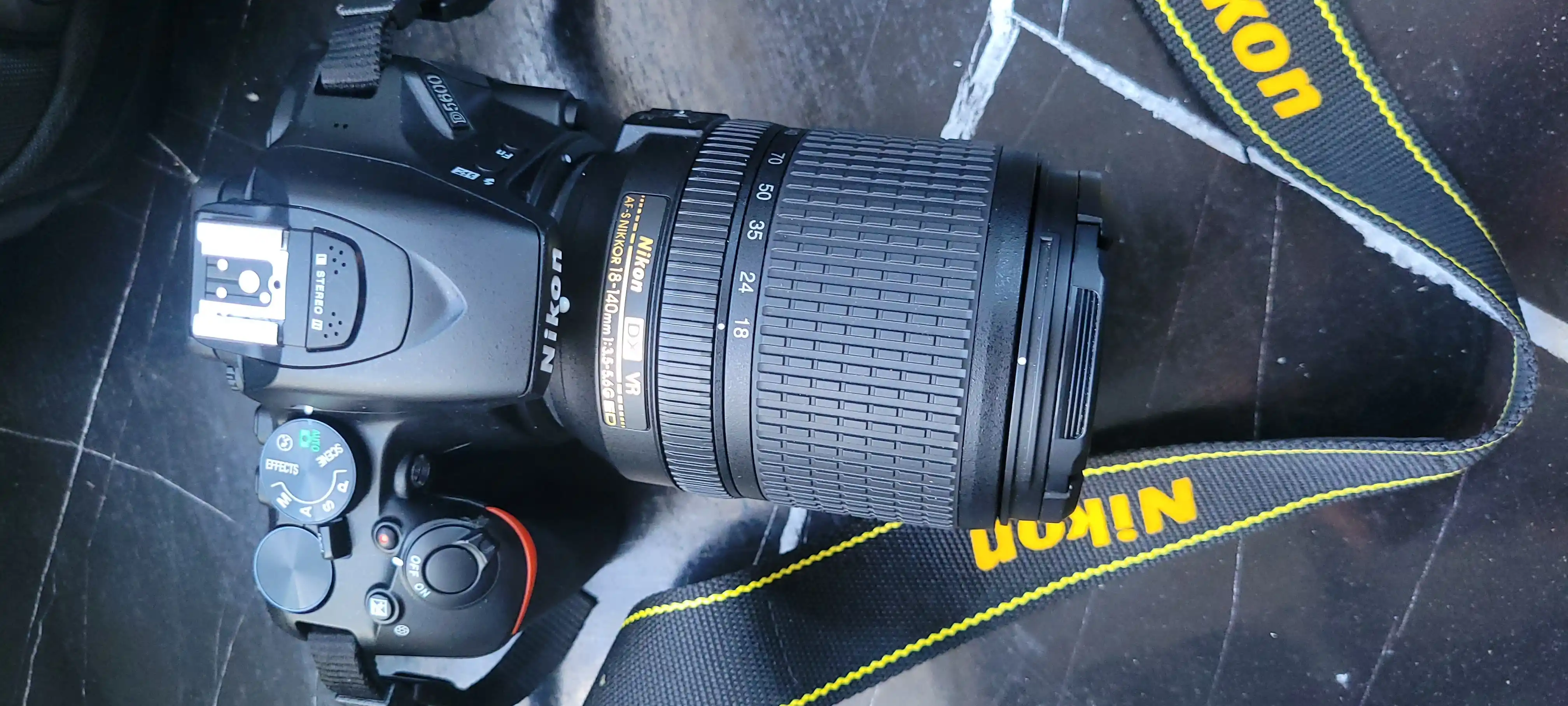 دوربین نیکون D5600D5600لنز18.140 دست دو