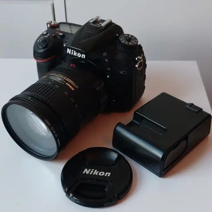 دوربین d7200 با لنز 18_200 دست دو