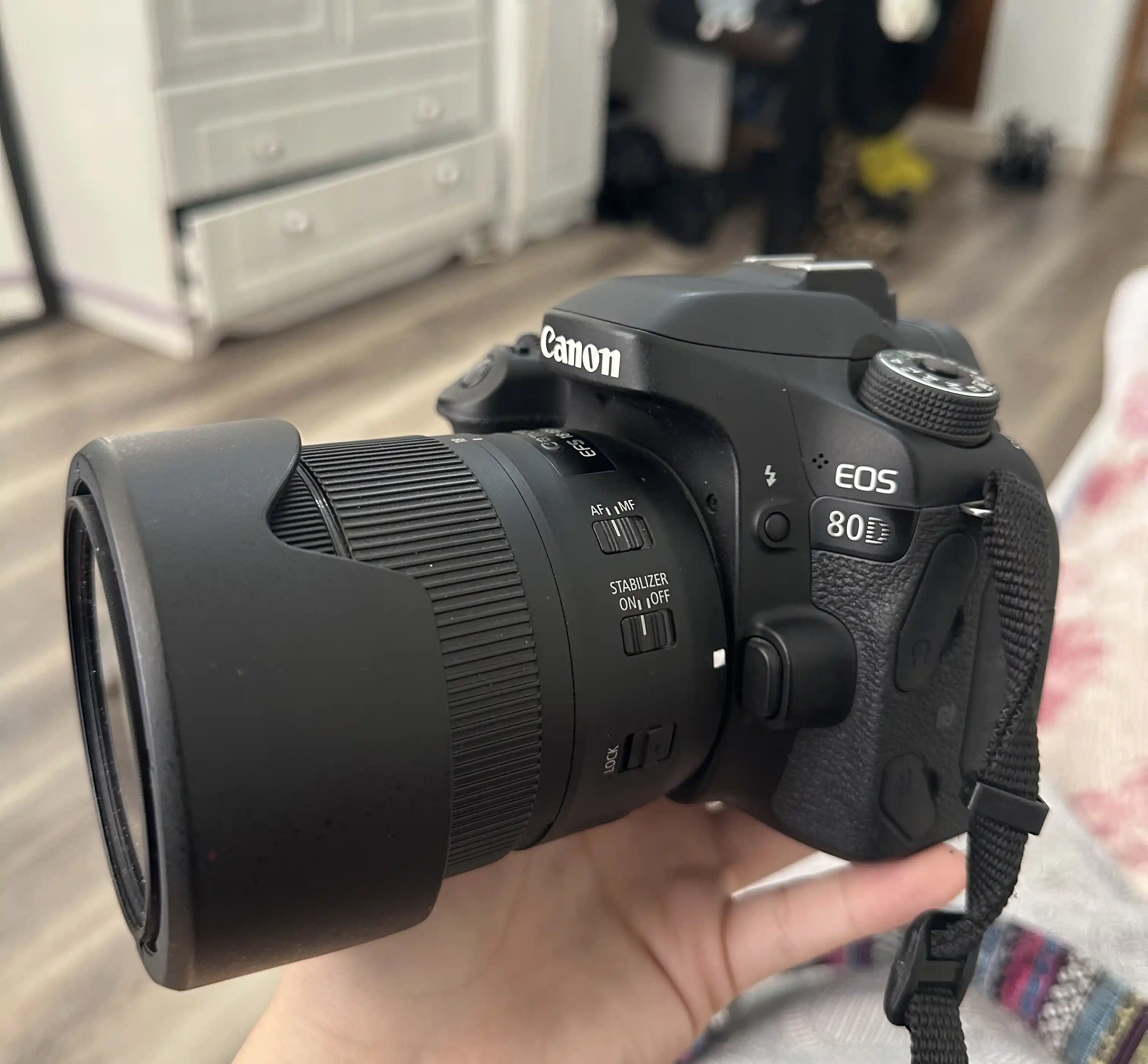 کنون ۸۰d دست دو