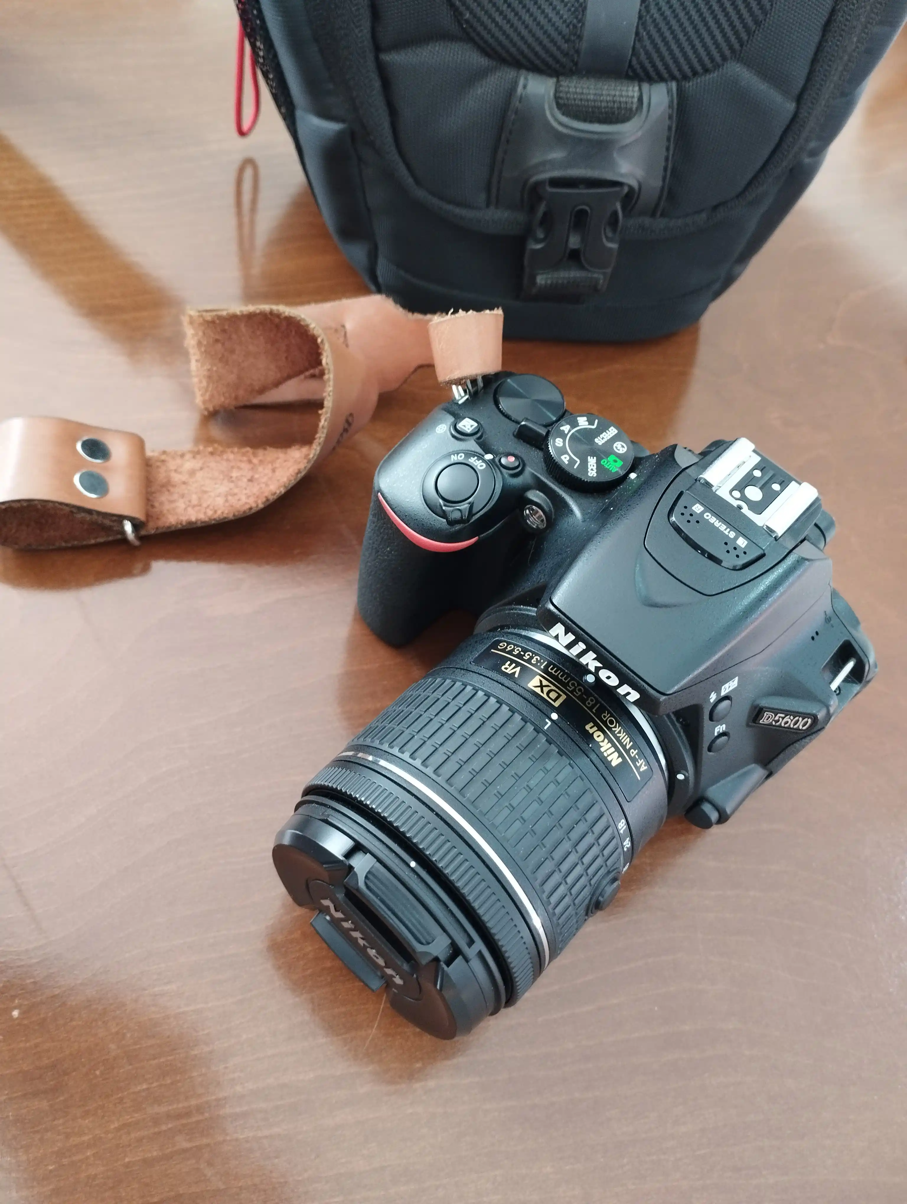 دوربین نیکون D5600 18 55 دست دو