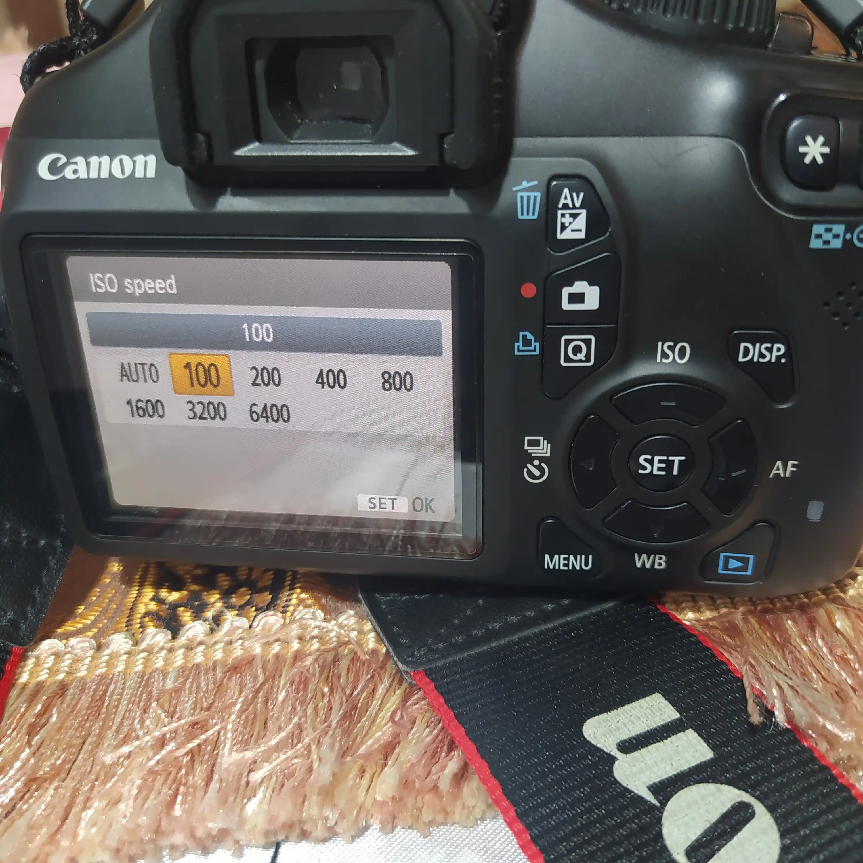 دوربین عکاسی و فیلم برداری کنون۱۱۰۰d لنز۱۸ـ۵۵ دست دو