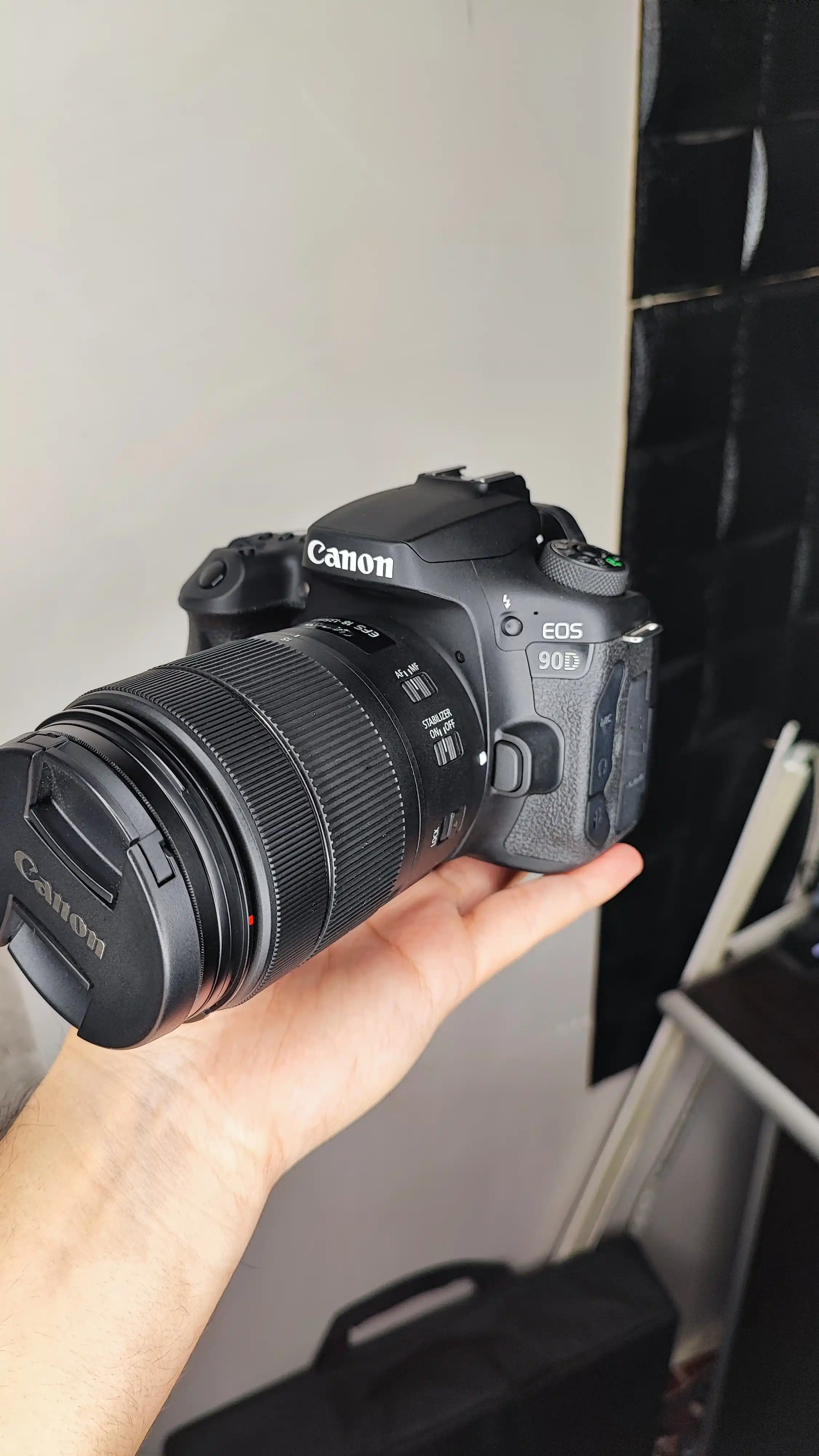 دوربین کنون 90d با لنز 18_135 دست دو