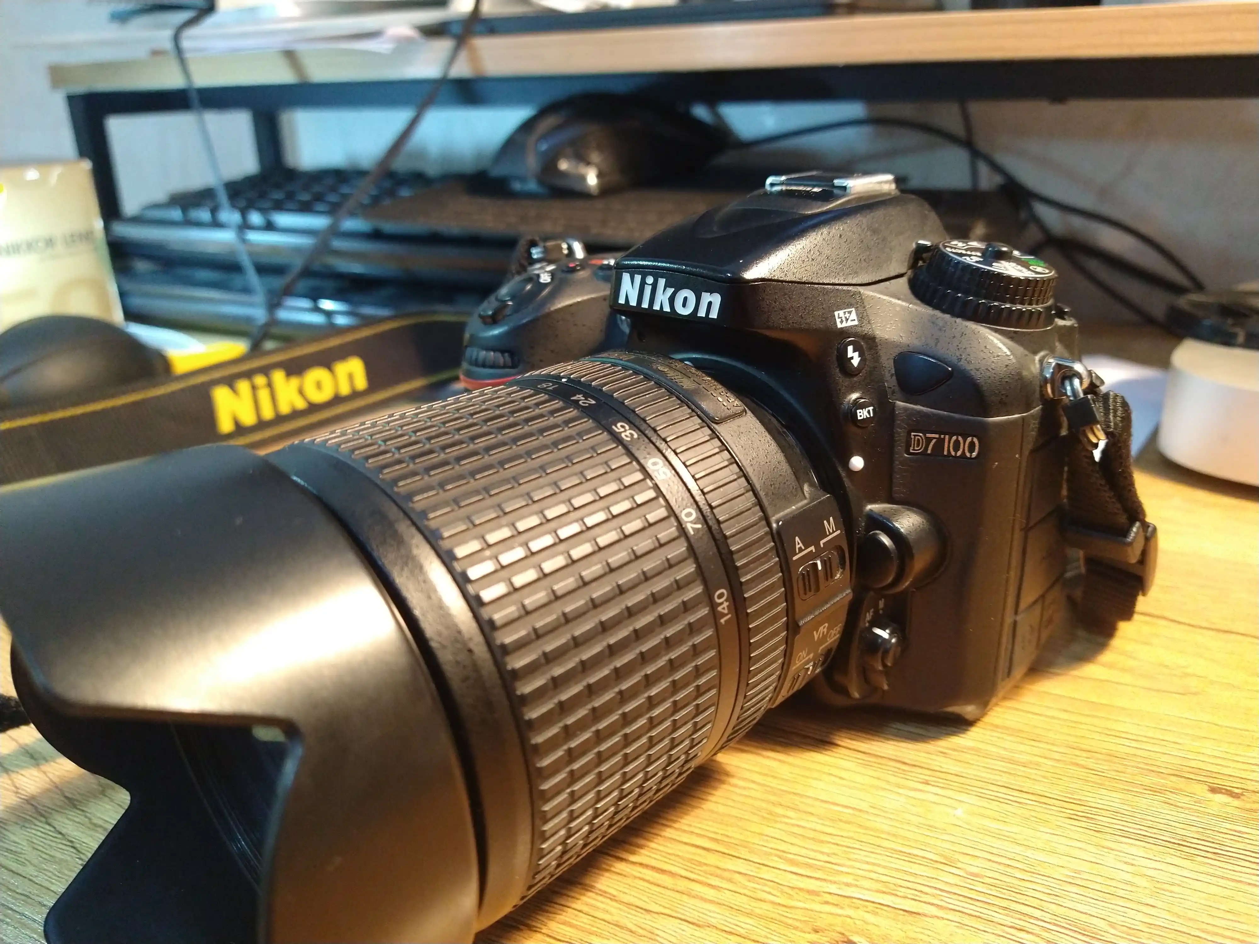 Nikon d7100 18_140mm دست دو