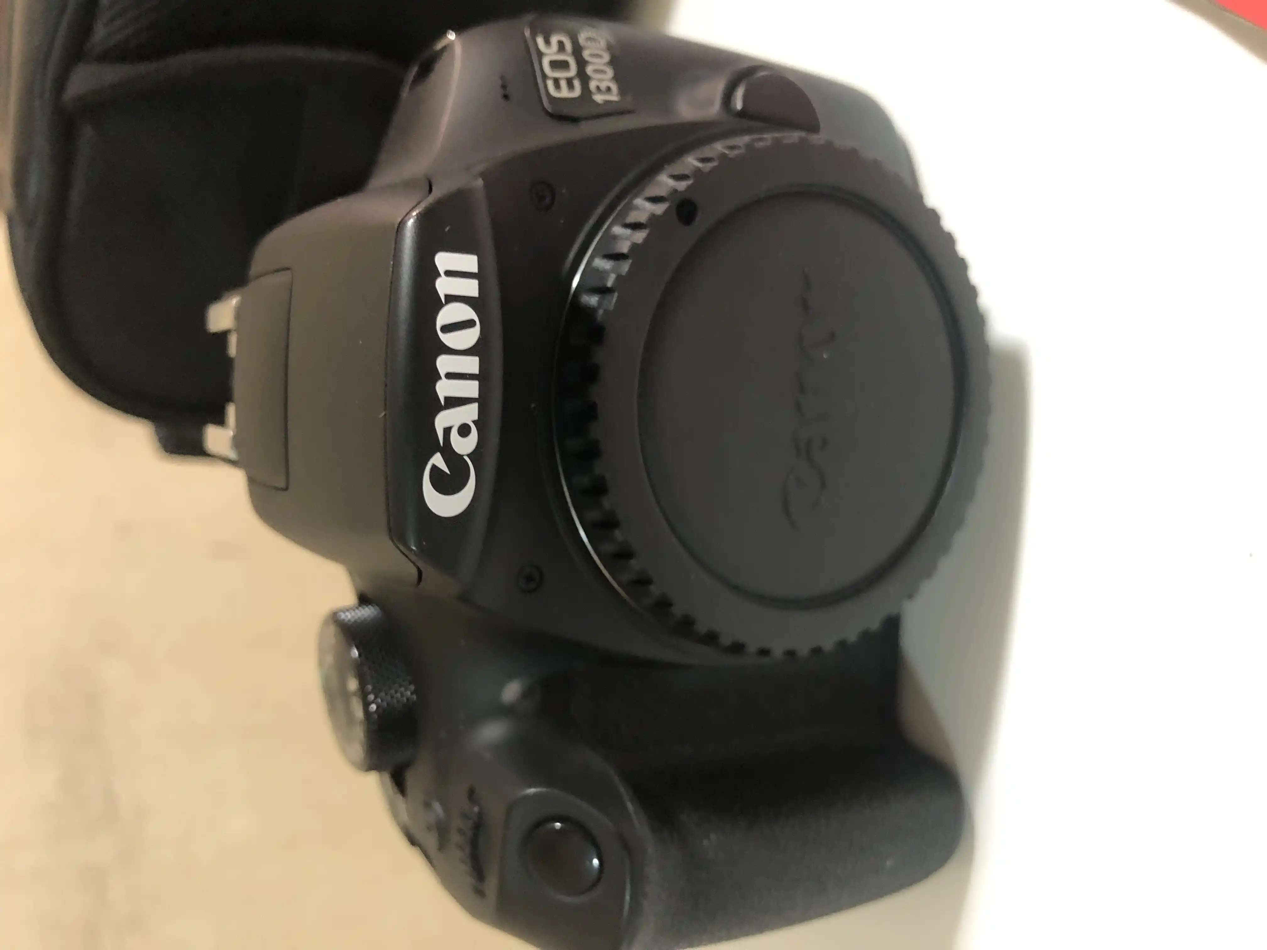 دوربین کانن دست دو