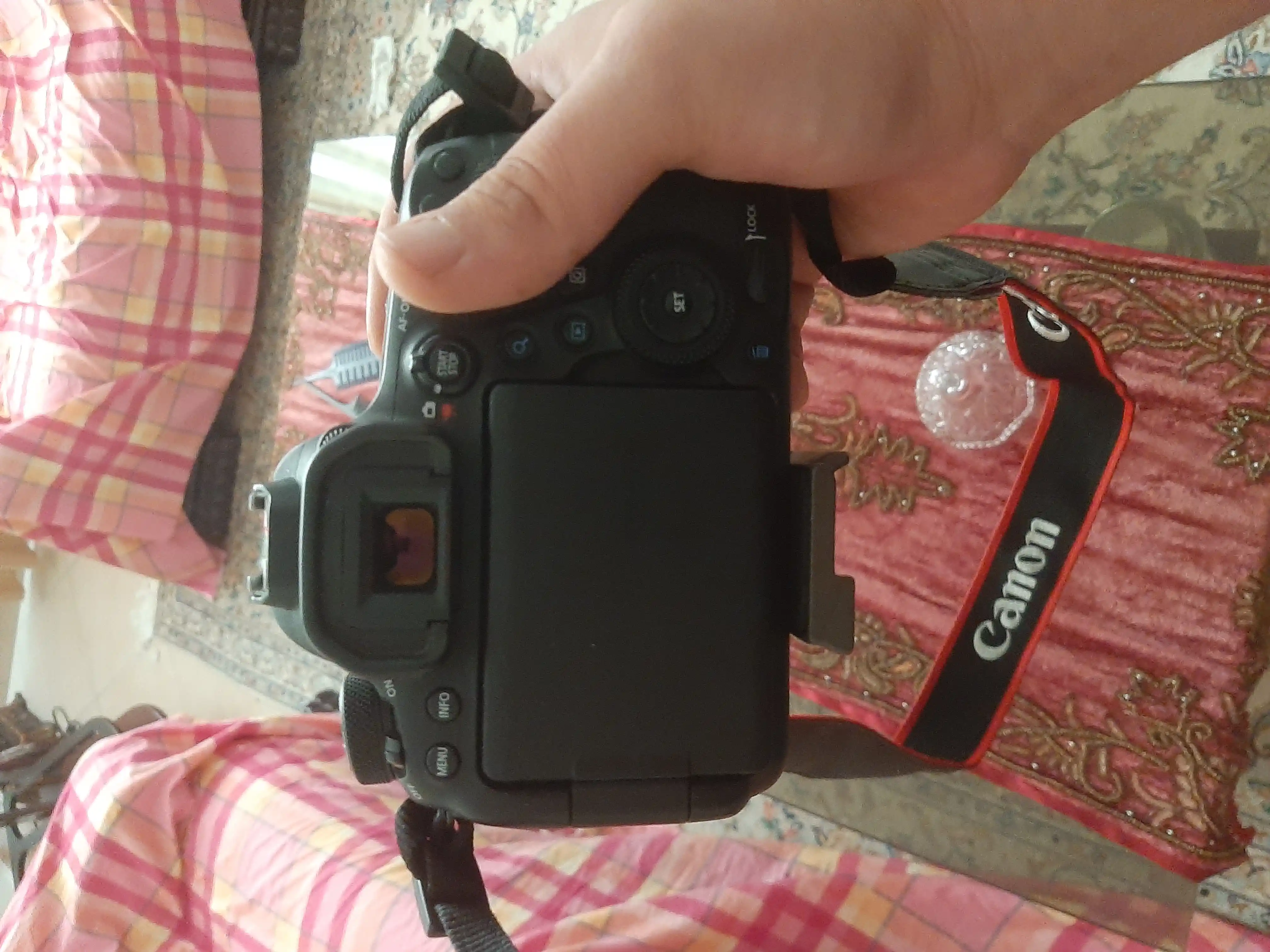 Canon 6d mark 2 دست دو