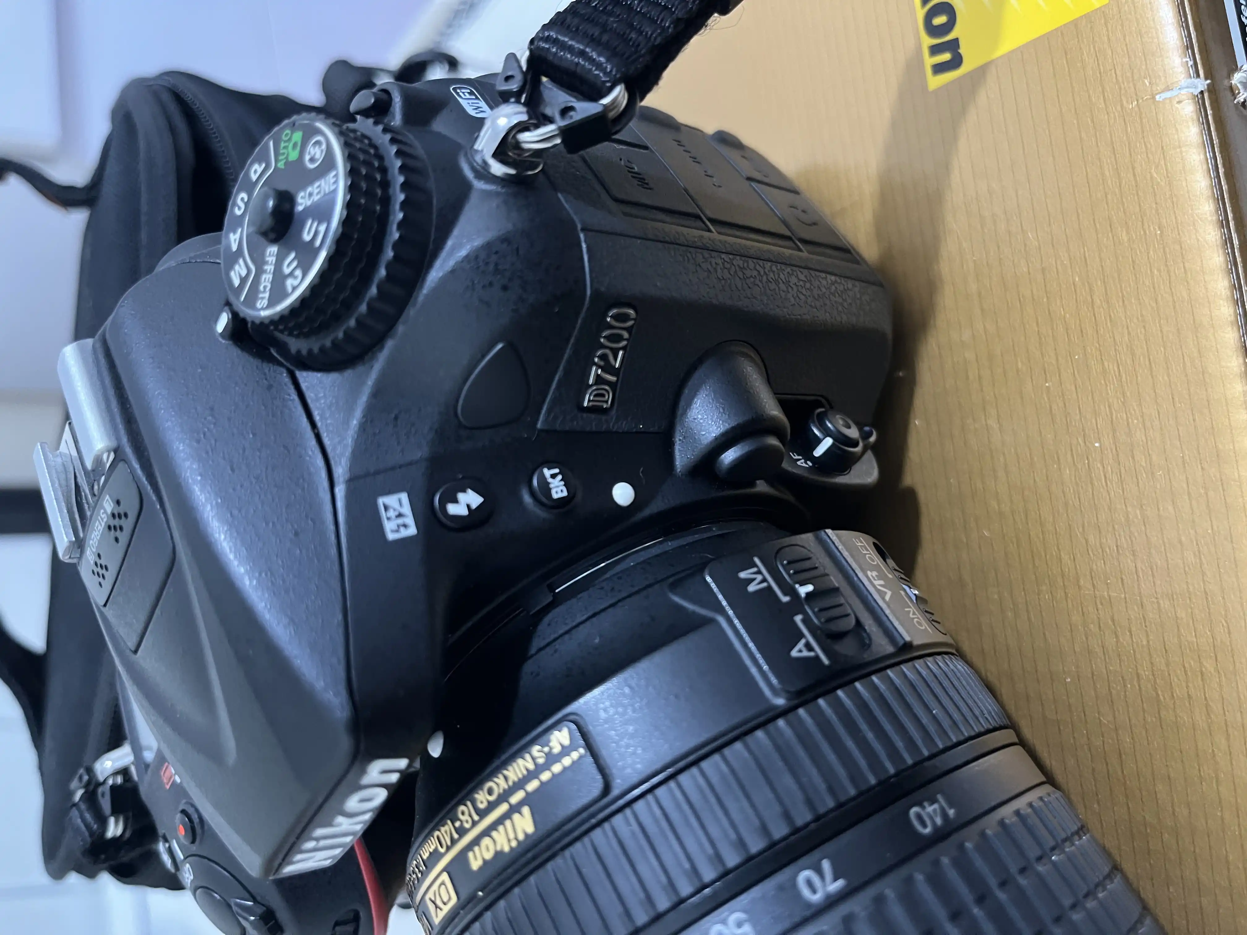 دوربین ۷۲۰۰ نیکون دست دو