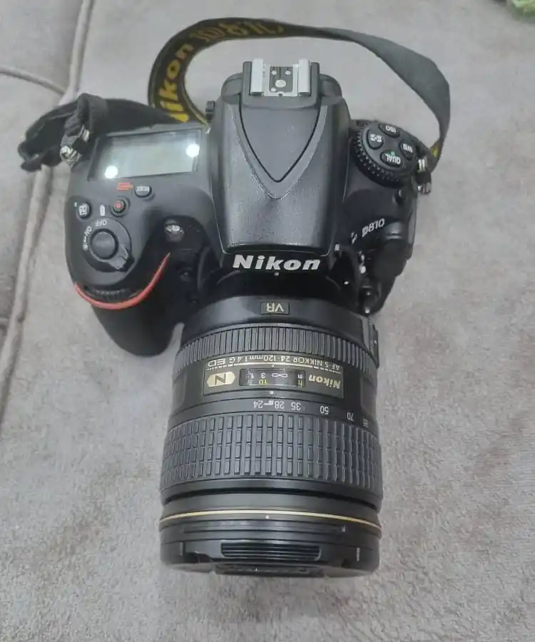 نیکون ۸۱۰ با لنز ۲۴.۱۲۰ دست دو